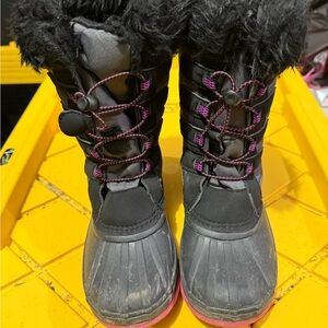 Khombu Black and Pink Kids Snow Boots